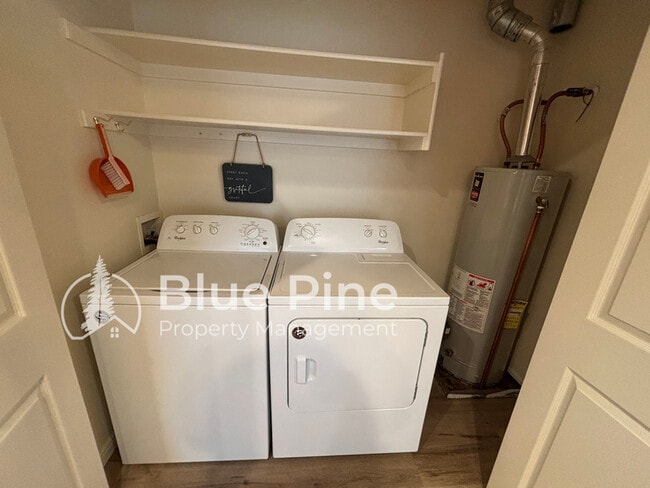 Building Photo - 1228 Oakmeadow Cir