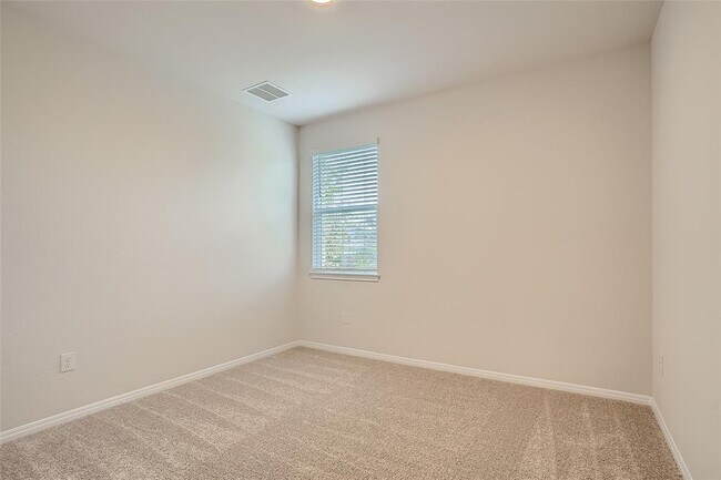 Building Photo - 316 Charles Trl
