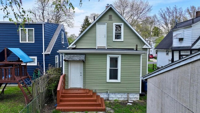 Building Photo - Spacious 3 Bedroom Home for Rent Near Downtown Toledo