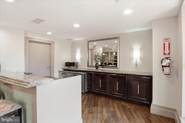 Building Photo - 777 7th St NW