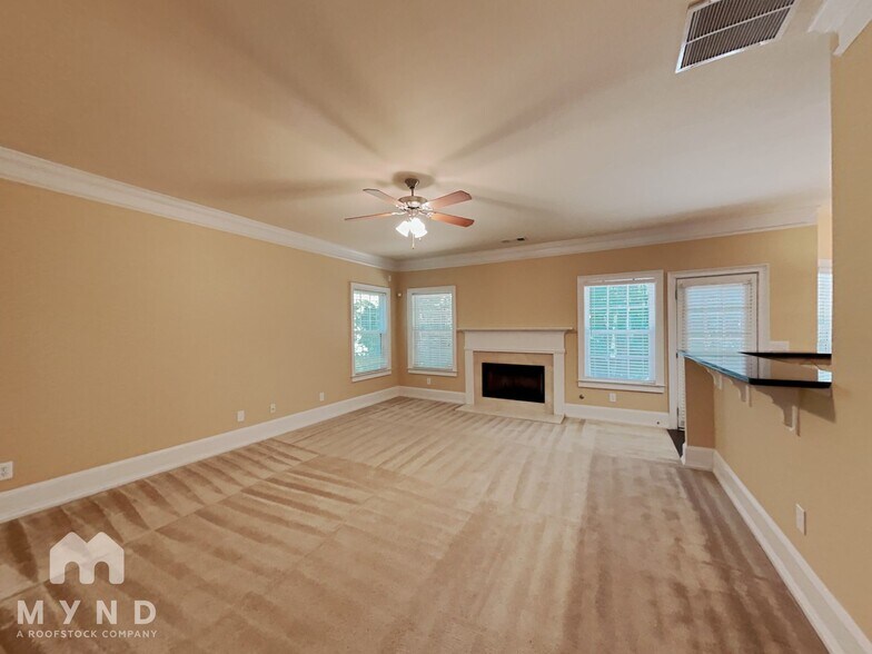 Building Photo - 131 Grandiflora Dr