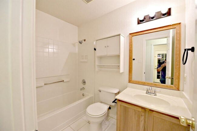 Building Photo - 2100 Killians Way
