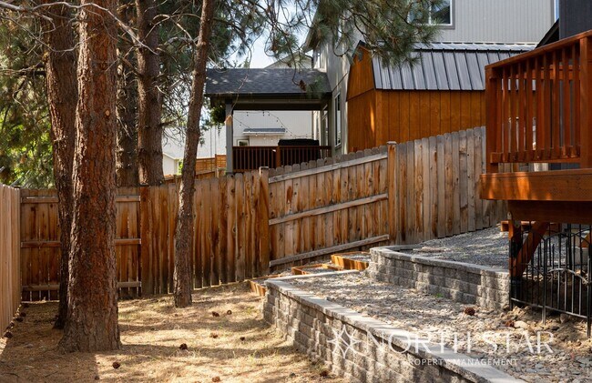 Building Photo - Recently Renovated 3 Bed, 2.5 Bath w/ Offi...