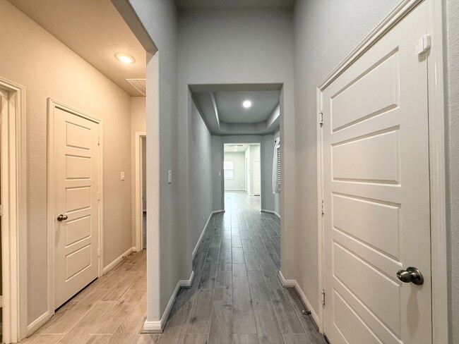 Building Photo - 2731 Glenfield Manor Ln