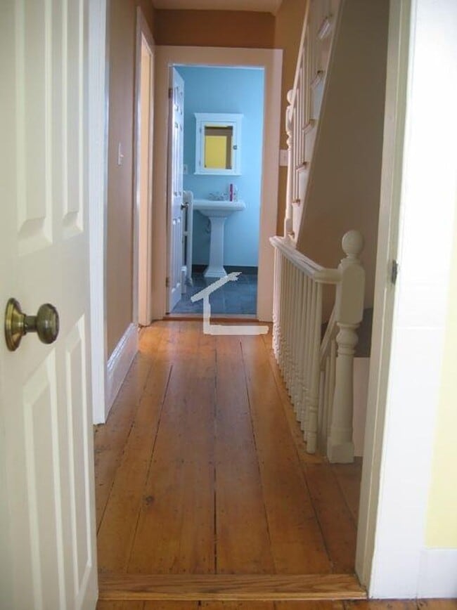 Building Photo - 9/1 No Fee! 4BR/1.5BA townhouse style unit in Brighton Ctr!