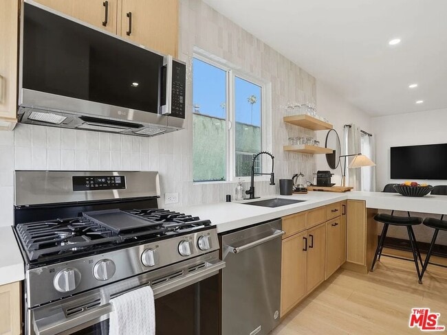 Building Photo - 3014 9th Ave