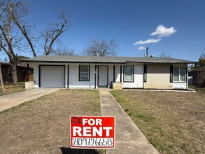 Building Photo - 339 Brettonwood Dr