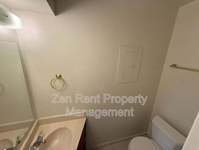 Building Photo - 286 W Palomino Dr