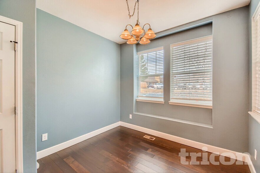 Building Photo - 9805 W Hinsdale Pl