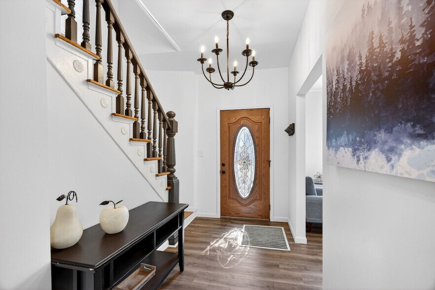 Building Photo - 6559 Hoffman Ave