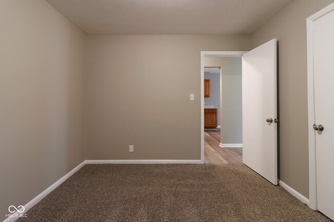 Building Photo - 432 Woodview Dr
