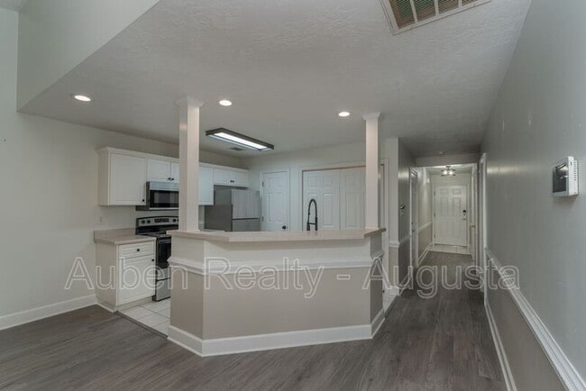 Building Photo - 312 Caldwell Cir