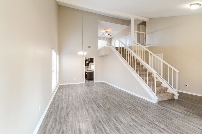 Building Photo - 15915 Vista Del Mar Dr