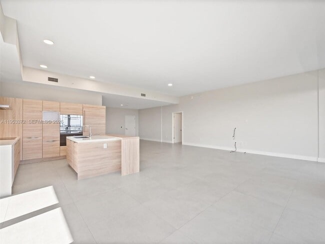 Building Photo - 16385 Biscayne Blvd