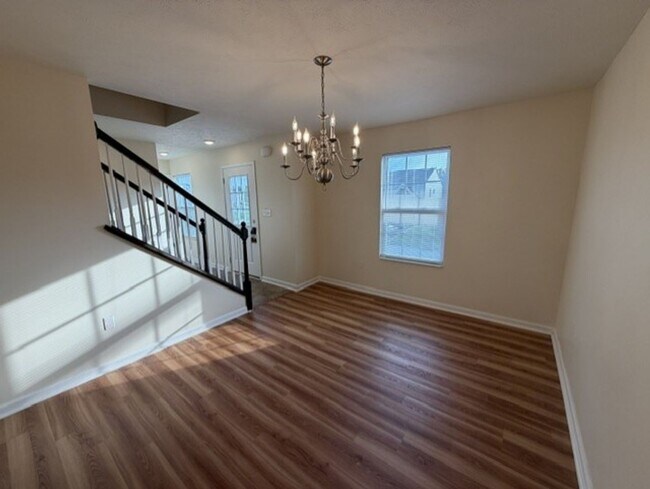 Building Photo - 422 Labrador Ln