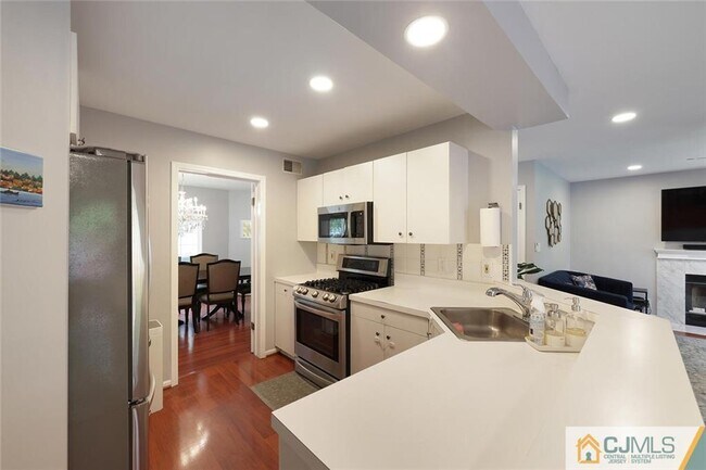 Building Photo - 160 Buttonwood Dr