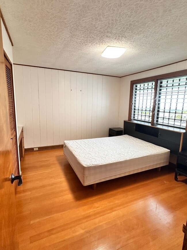 Building Photo - Kaumana Terrace Home
