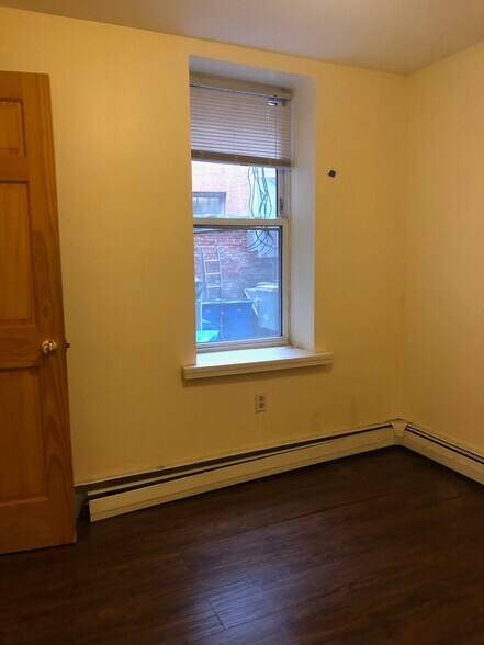 Building Photo - 165 Winthrop Rd