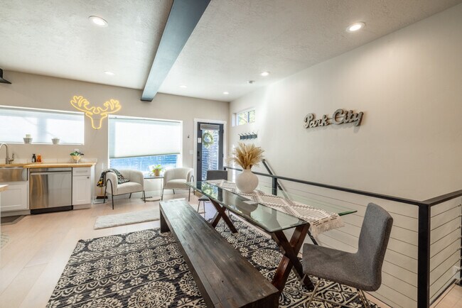 Building Photo - 255 Matterhorn Dr