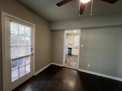 Building Photo - 300 W Dexter Dr
