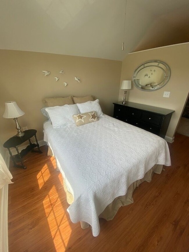 Building Photo - Nicely furnished garage apartment in gated...