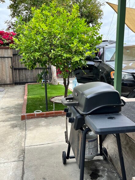 Building Photo - 1170 Esperanza St