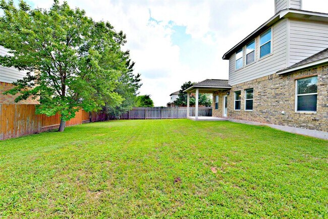 Building Photo - 15012 Fernhill Dr
