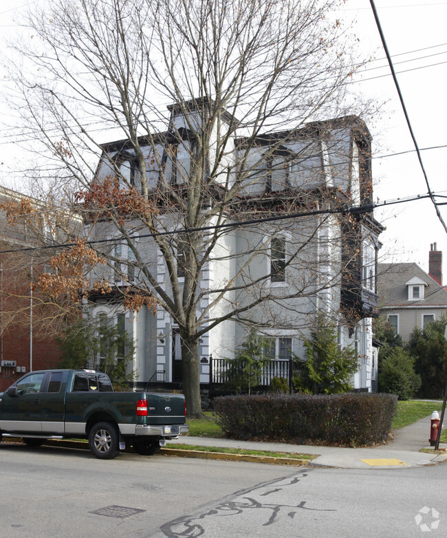 Building Photo - 423 S. Highland Avenue