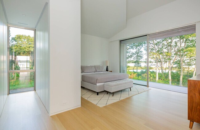 Building Photo - 47L S Ferry Rd