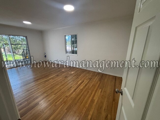 Building Photo - 01658CE