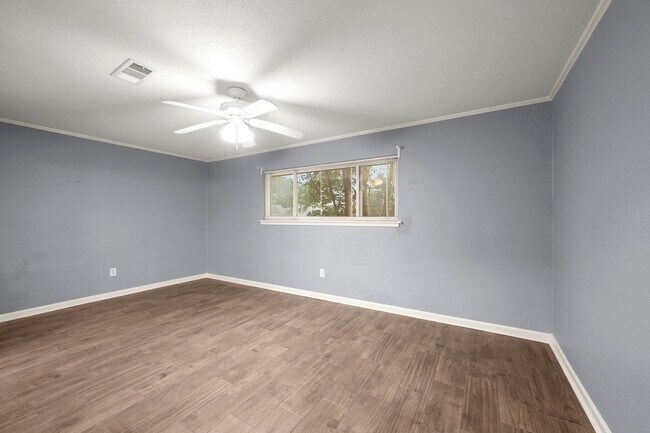 Building Photo - 2909 Livingston Dr