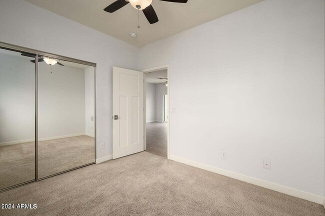 Building Photo - 1341 E Polk St