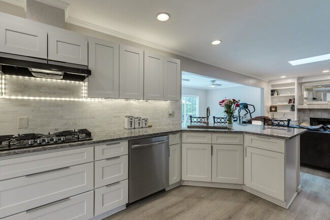 Building Photo - 3002 Stardust Dr