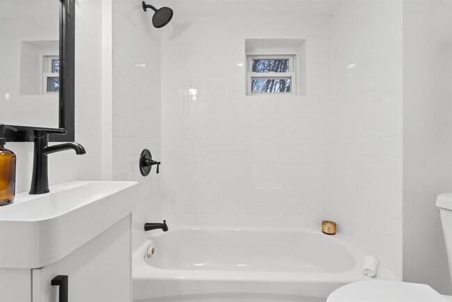 Building Photo - 407 Park Ave