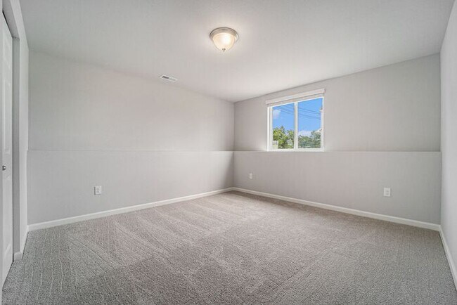 Building Photo - 4447 Pine Creek Dr