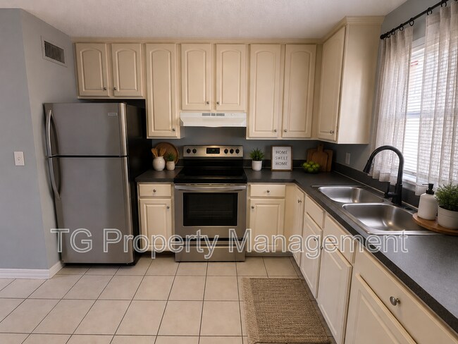 Building Photo - 207 7th St S