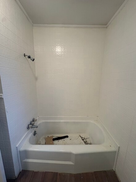 Building Photo - 216 E Clayton St