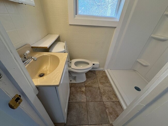 Building Photo - 114-116 Knight St