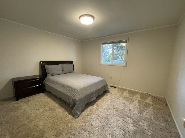 Bedroom 1 - 500 W Horizon Ct