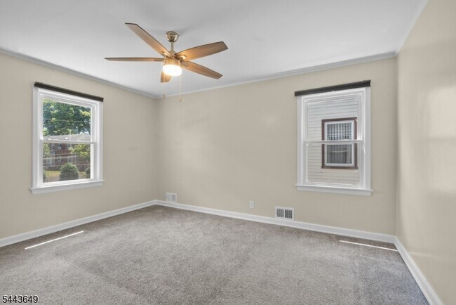 Building Photo - 145 6th St