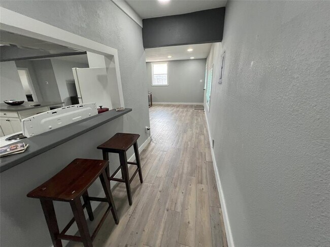 Building Photo - 128 Skyview Terrace