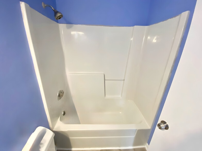 Guest bathroom. - 4240 Wilshire Blvd