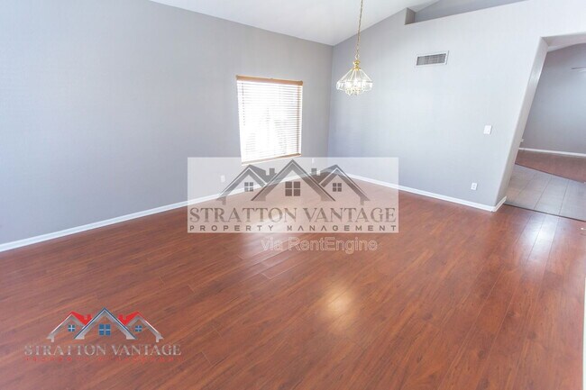 Building Photo - 1015 E Brentrup Dr