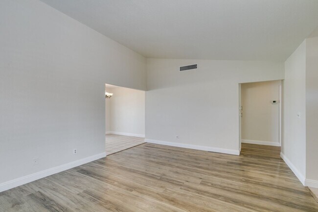 Building Photo - AVAILABLE 1/1/26- Beautiful 3-Bedroom, 2-Bathroom Home in Green Valley