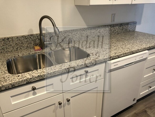 Building Photo - 2BD/1BA Condo in New Brighton Neighborhood