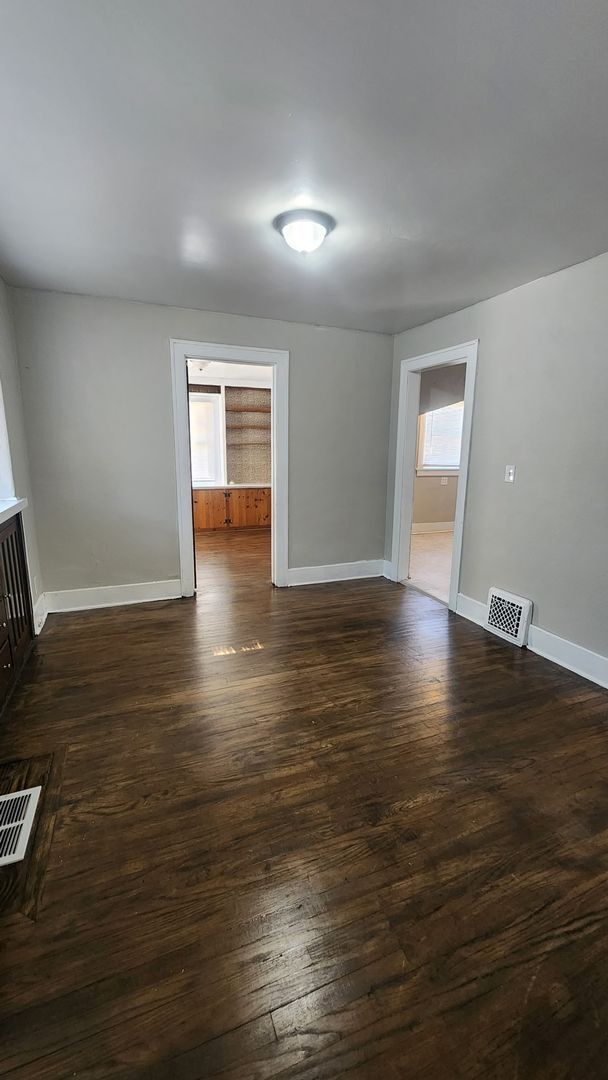 Building Photo - 3 Bed 1 Bath