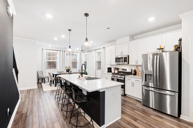 Building Photo - Modern 3-Bedroom Townhome in Magnolia Trace!
