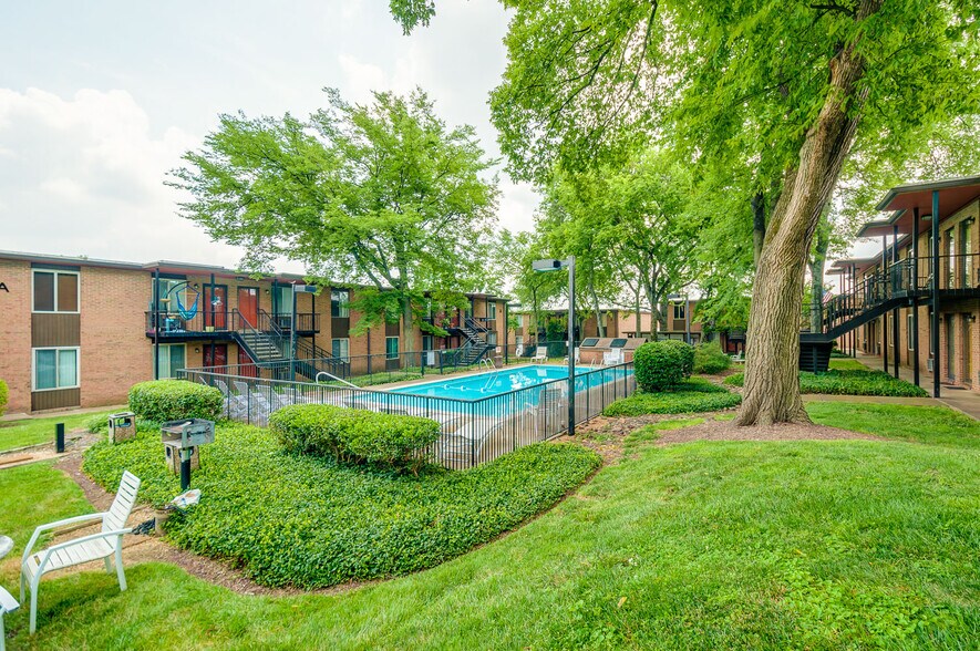 Building Photo - 3600 Hillsboro Pike