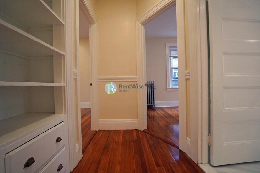 Building Photo - 10 Beals St