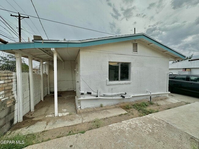 Building Photo - 6041 Yandell Dr